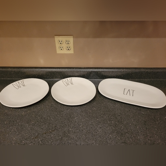 22 pieces of Rae Dunn Pottery - Picture 8 of 8